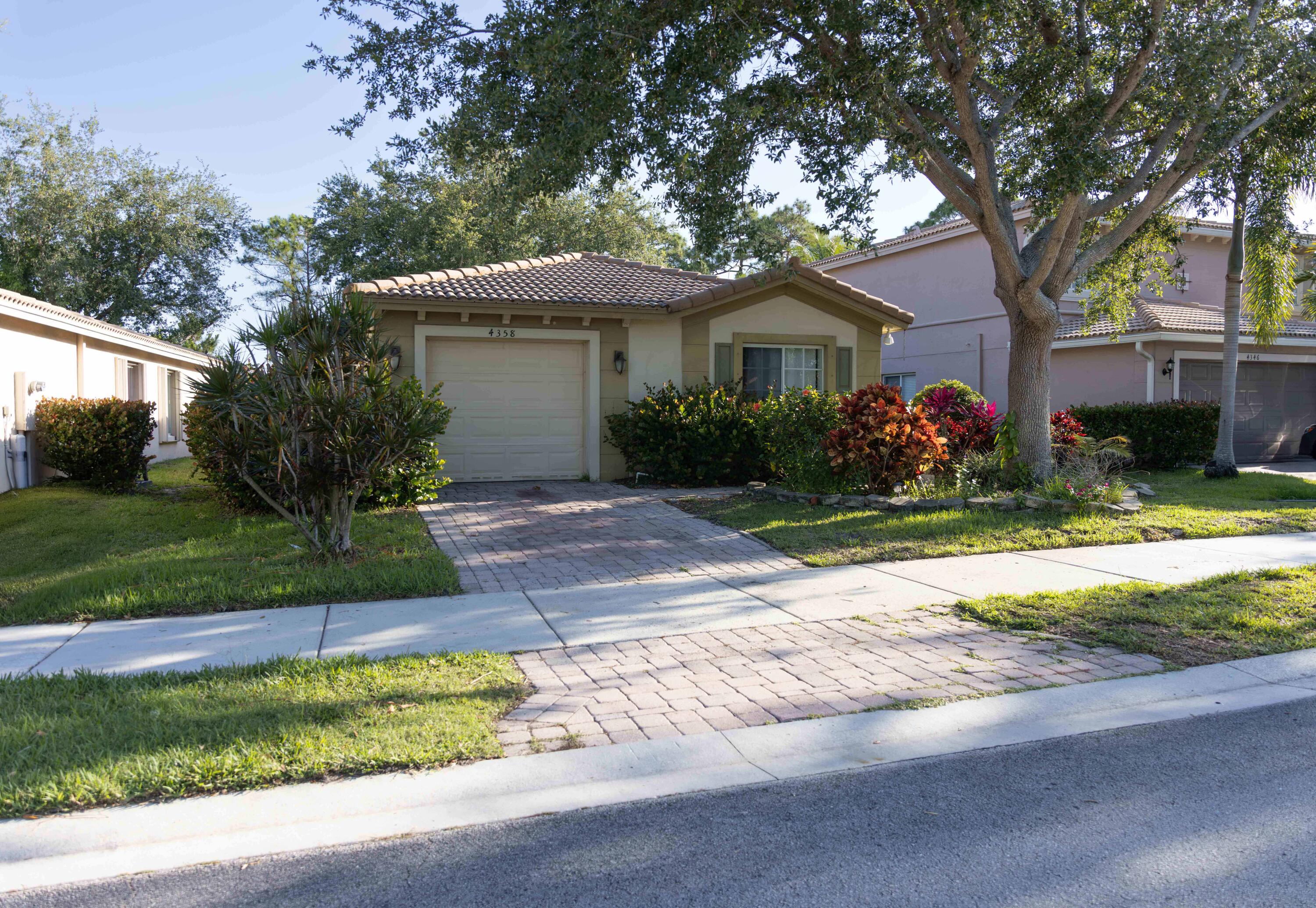 4358 Southeast Graham Drive Stuart, FL 34997 - Photo 3 of 19 Home