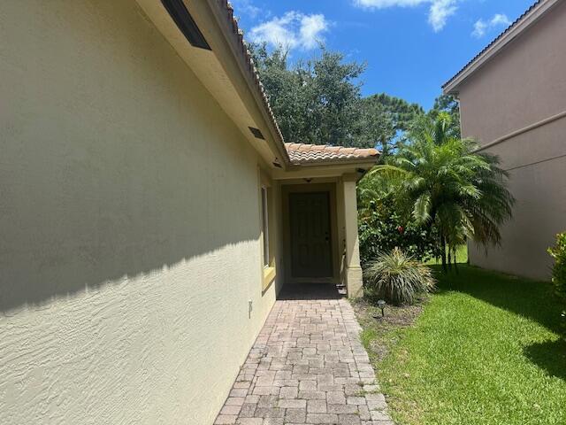 4358 Southeast Graham Drive Stuart, FL 34997 - Photo 6 of 19 Walkway