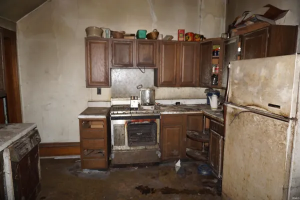 $54,900 | 108 East Warrick Street, Owensville, IN 47665