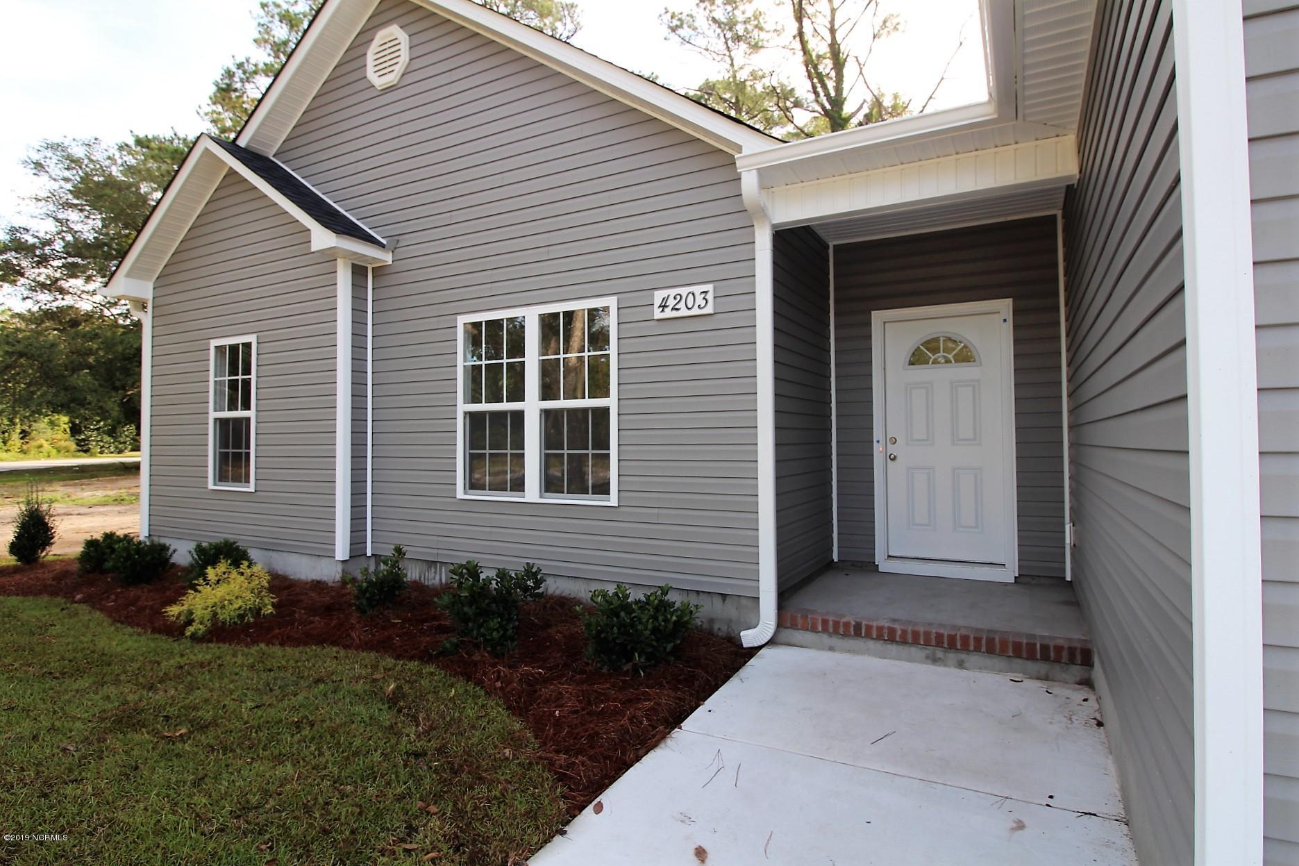 4203 Country Club Road Morehead City, NC 28557 - Photo 4 of 75 IMG_2023