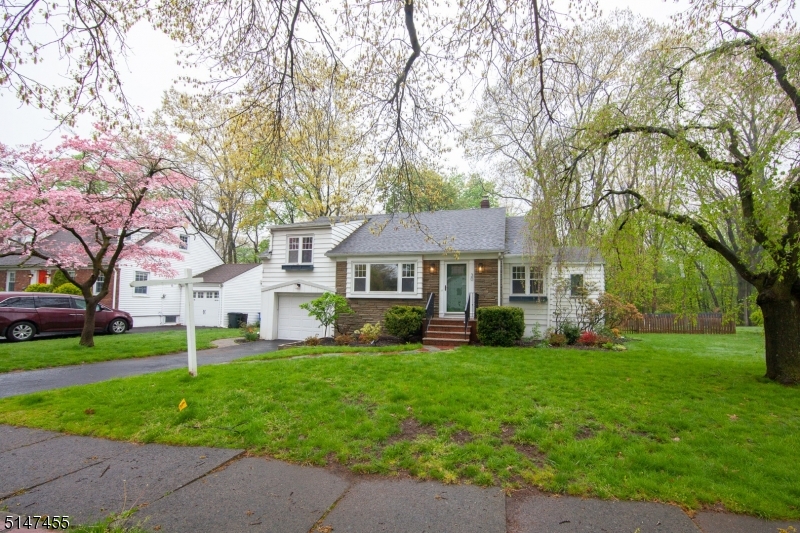 30 Chestnut Hill Place Glen Ridge, NJ 07028 - Photo 1 of 14