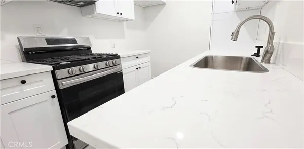 $1,925 | 10527 Western Avenue, Unit 3, Downey, CA 90241