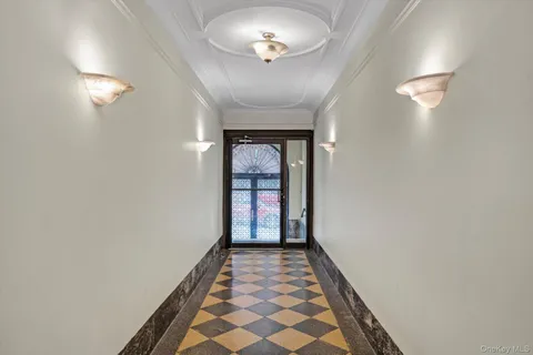 a view of entryway with a rug