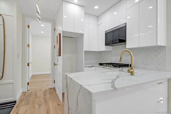 $699,999 | 741 West End Avenue, Unit 4B | Upper West Side