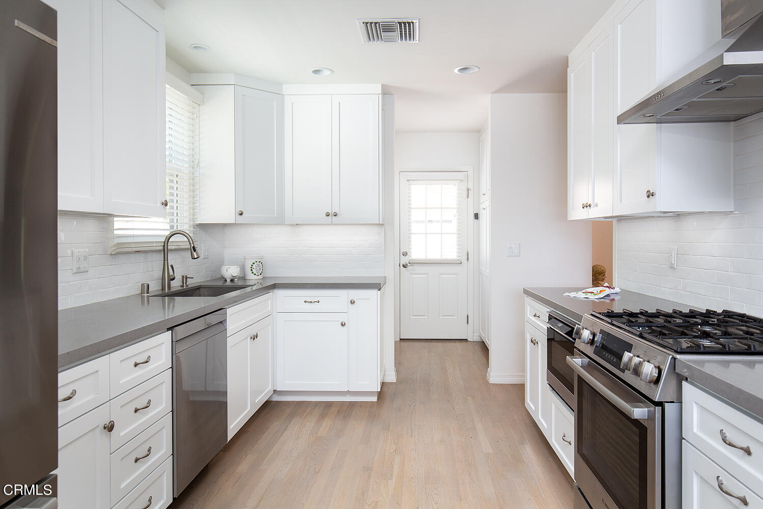 706 Tufts Avenue Burbank, CA 91504 - Photo 14 of 30 a kitchen with granite countertop a sink a stove and cabinets