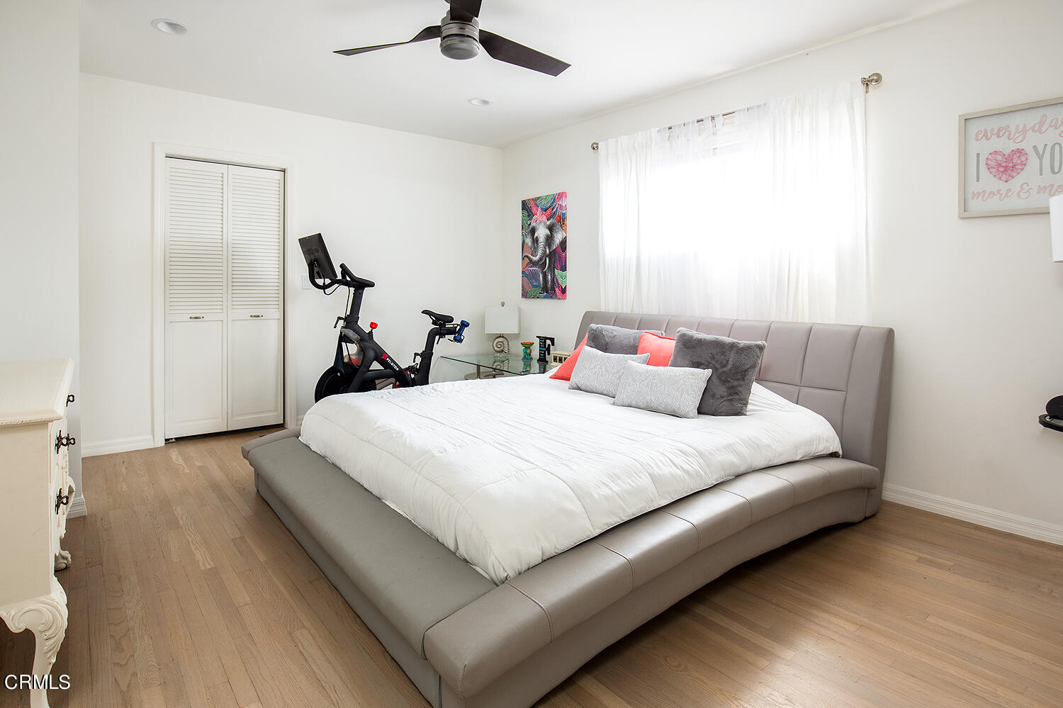 706 Tufts Avenue Burbank, CA 91504 - Photo 18 of 30 a bed room with a bed and a chandelier