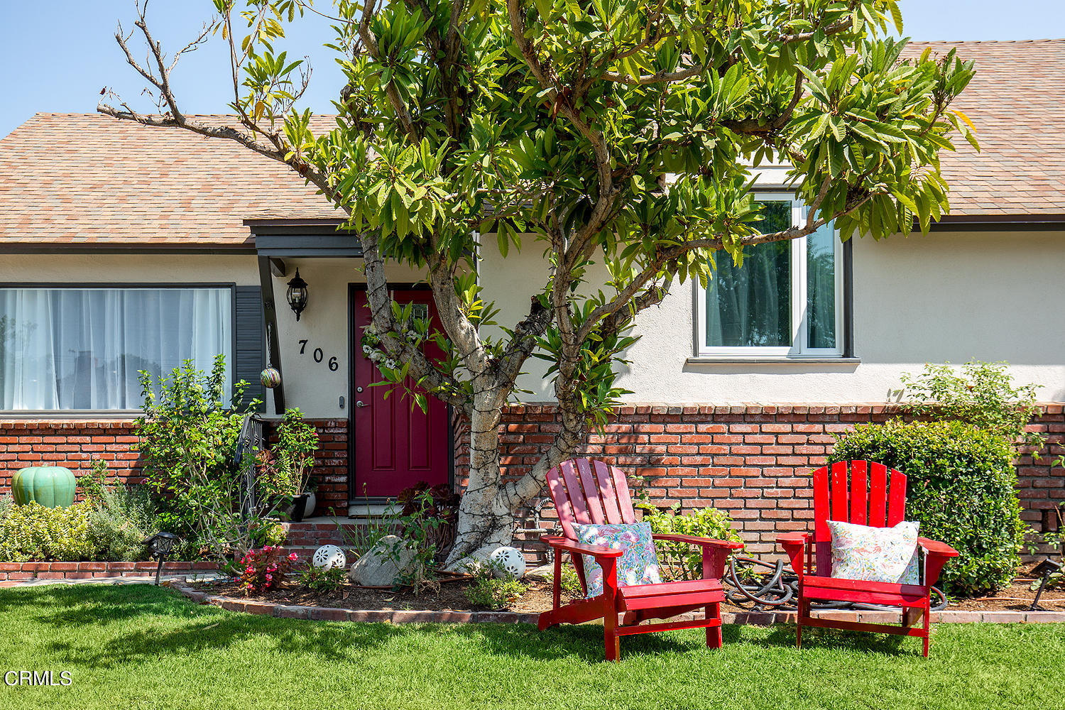 706 Tufts Avenue Burbank, CA 91504 - Photo 3 of 30 a house view with a sitting space and garden