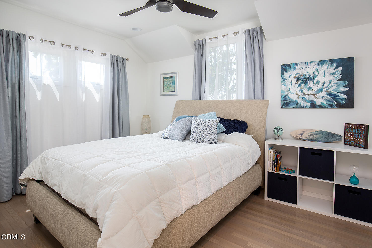 706 Tufts Avenue Burbank, CA 91504 - Photo 24 of 30 a bedroom with a bed and a painting on the wall