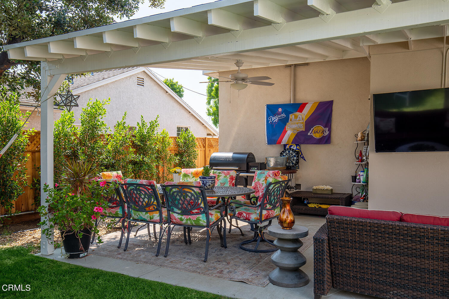 706 Tufts Avenue Burbank, CA 91504 - Photo 27 of 30 a outdoor space with furniture