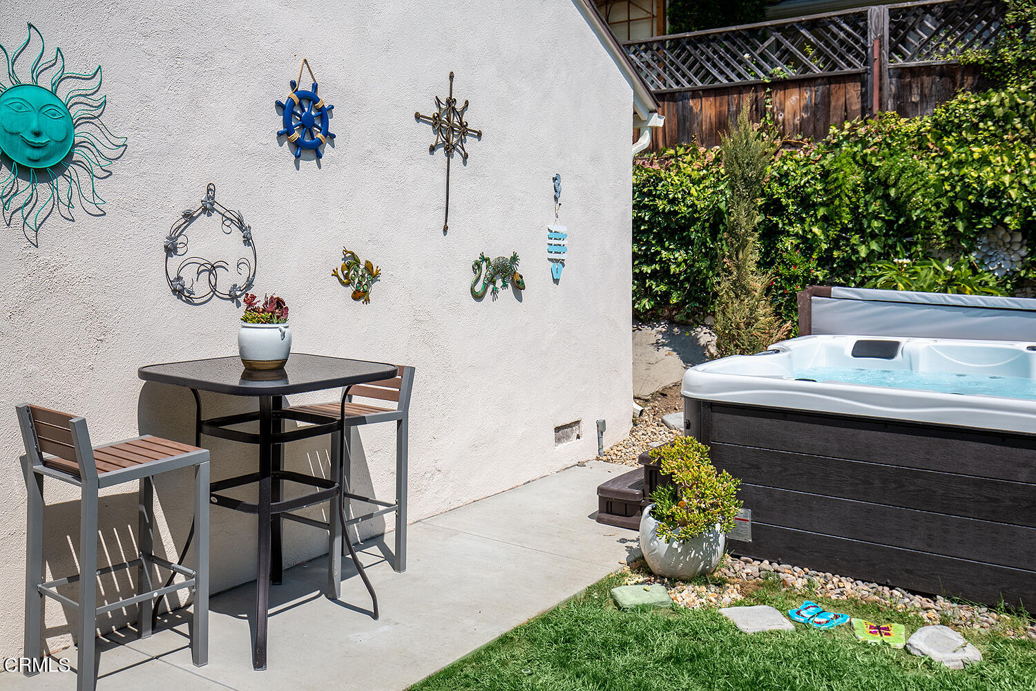 706 Tufts Avenue Burbank, CA 91504 - Photo 28 of 30 a front view of a house with a yard