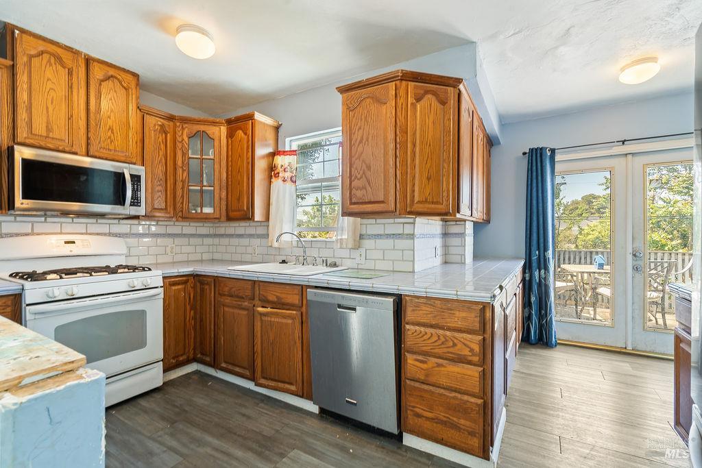841 Benicia Road Vallejo, CA 94591 - Photo 4 of 40 Gallery Image 4