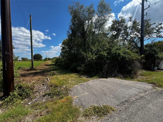 $420,000 | 11703 County Road 48, Rosharon, TX 77583