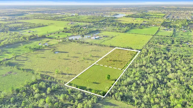 $420,000 | 11703 County Road 48, Rosharon, TX 77583