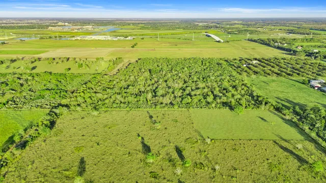 $420,000 | 11703 County Road 48, Rosharon, TX 77583