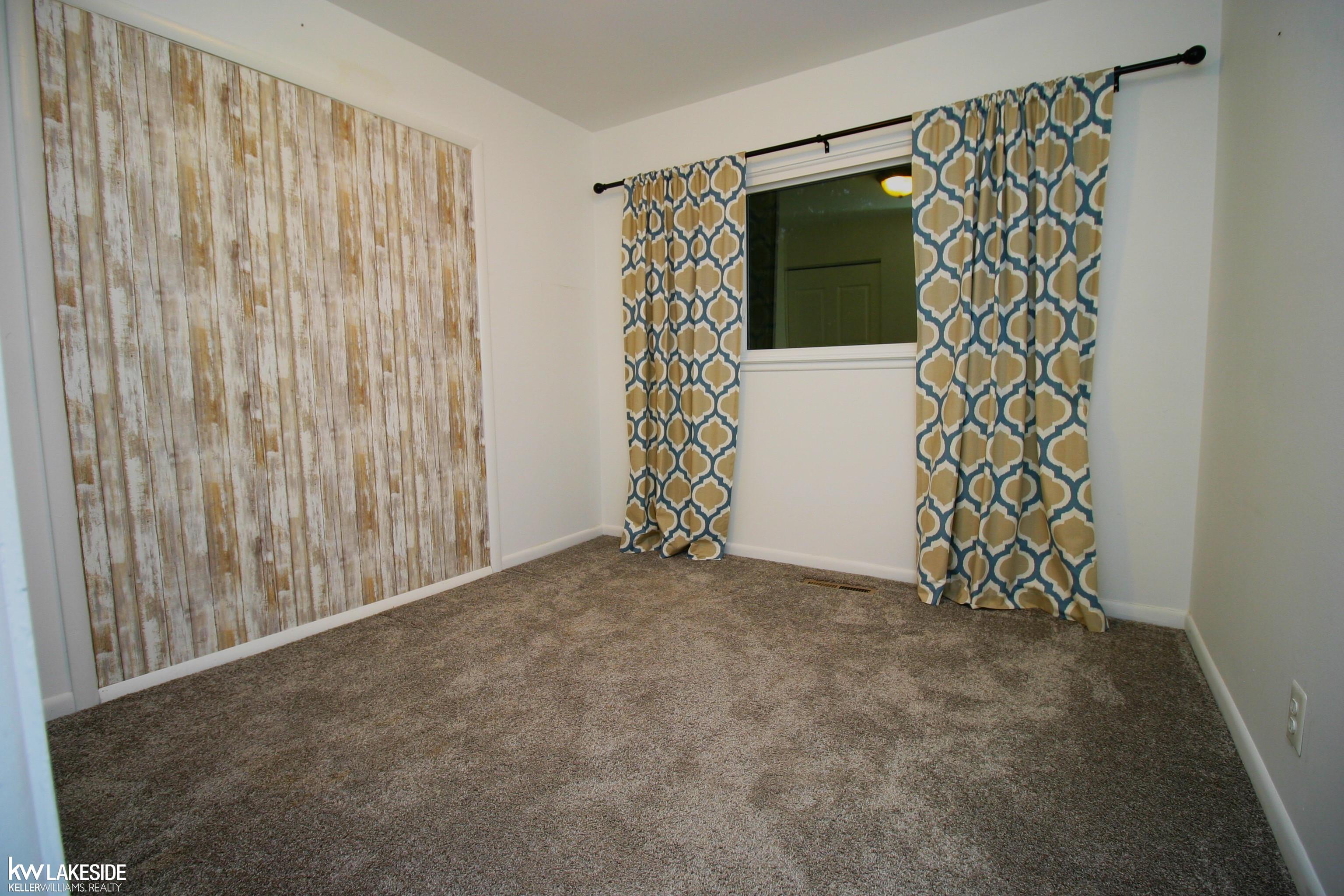 3022 Avon Manor Road Rochester, MI 48307 - Photo 12 of 13 50122982-11.JPG