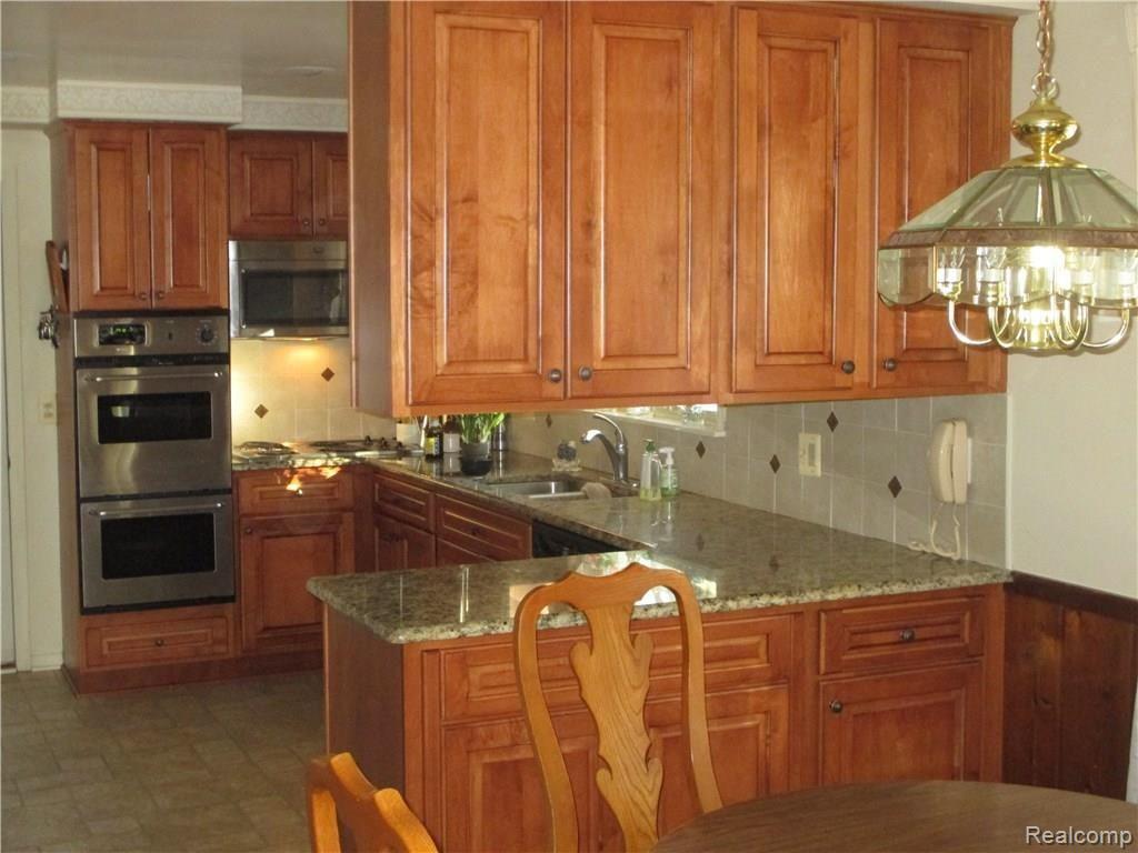 368 Willow Tree Lane Rochester Hills, MI 48306 - Photo 12 of 34