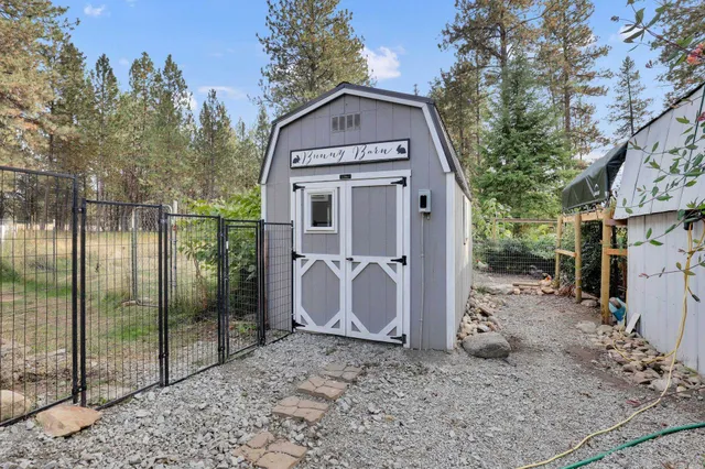 $560,000 | 38911 North Newport Highway, Elk, WA 99009