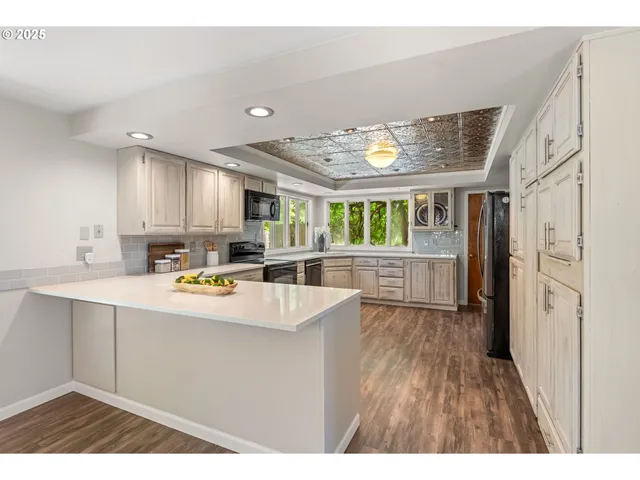 $779,000 | 28208 Cottage Grove Lorane Road, Cottage Grove, OR 97424