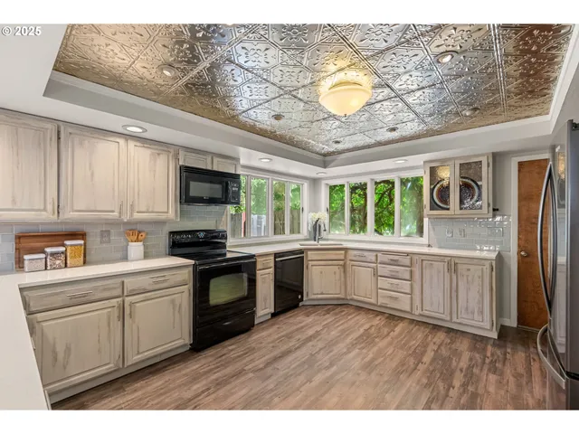 $779,000 | 28208 Cottage Grove Lorane Road, Cottage Grove, OR 97424