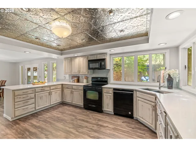 $779,000 | 28208 Cottage Grove Lorane Road, Cottage Grove, OR 97424