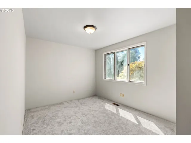 $779,000 | 28208 Cottage Grove Lorane Road, Cottage Grove, OR 97424