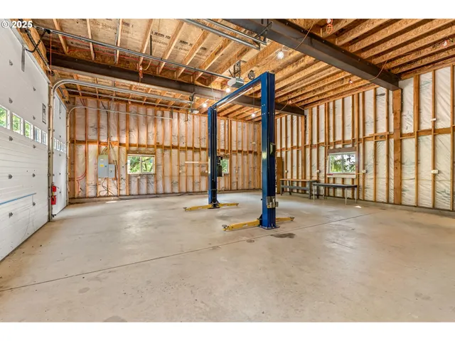 $779,000 | 28208 Cottage Grove Lorane Road, Cottage Grove, OR 97424