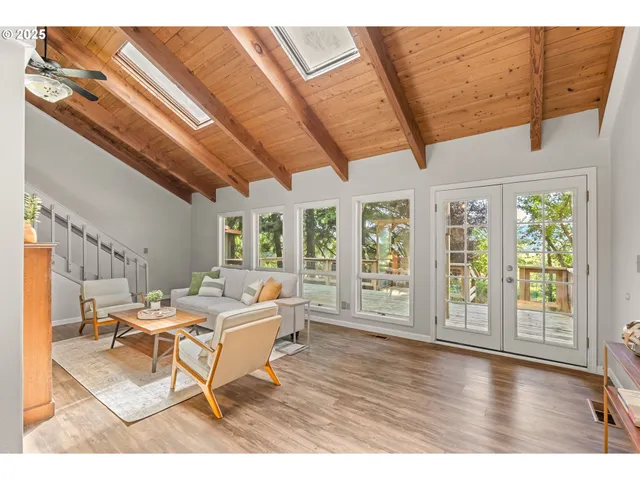 $779,000 | 28208 Cottage Grove Lorane Road, Cottage Grove, OR 97424