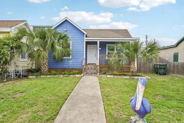 $2,950 | 1022 Avenue L, Galveston, TX 77550