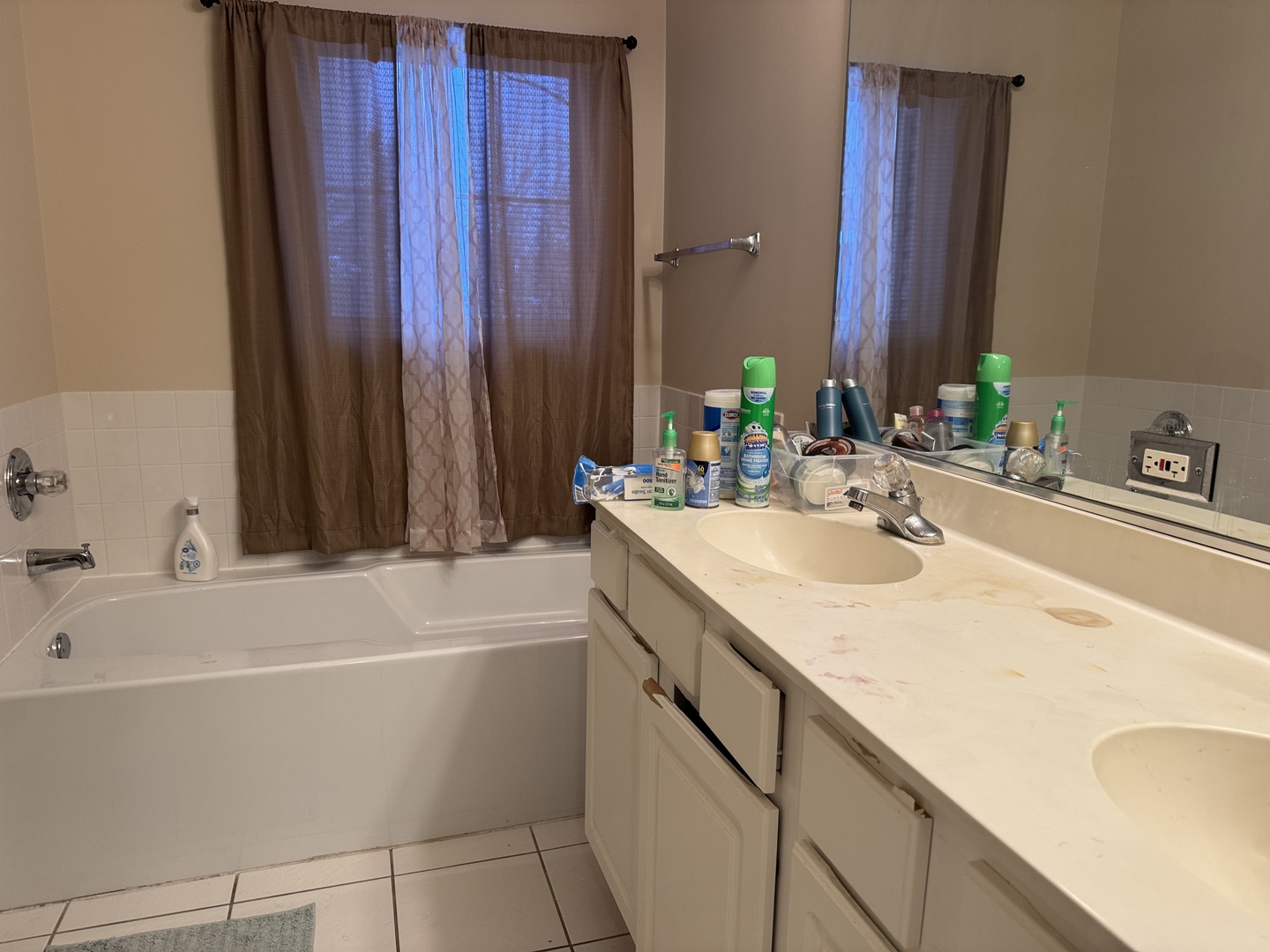 3281 Cool Springs Court Naperville, IL 60564 - Photo 16 of 16 a bathroom with a sink and a bathtub