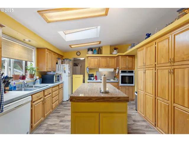 $650,000 | 227 Lapp Lane, Roseburg, OR 97471