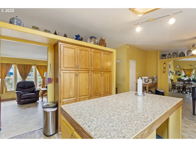 $650,000 | 227 Lapp Lane, Roseburg, OR 97471