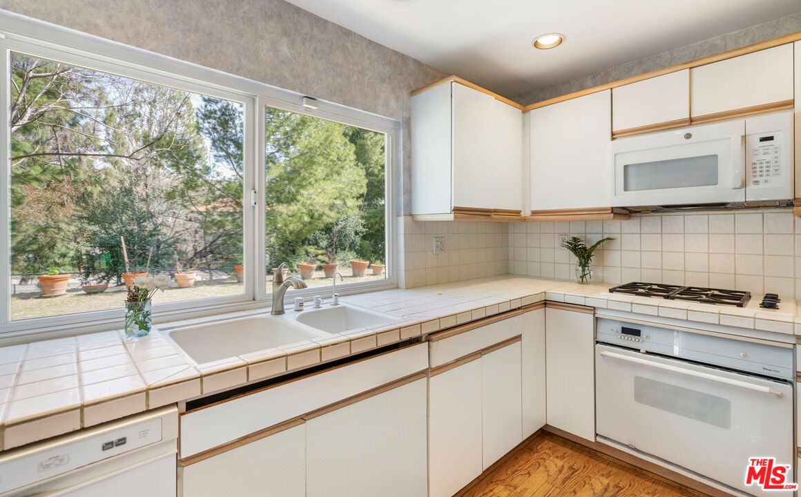 11774 Doral Avenue Porter Ranch, CA 91326 - Photo 12 of 30