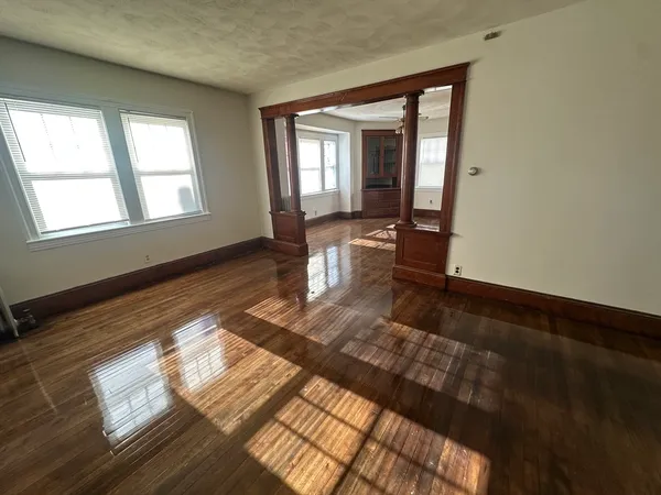 $2,900 | 242 Greenwood Street, Worcester, MA 01607