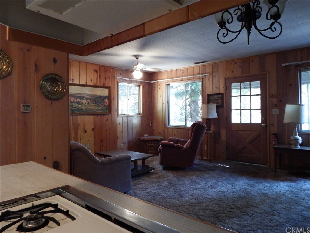 809 Arth Drive Crestline, CA 92325 - Photo 12 of 46