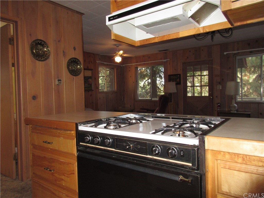 809 Arth Drive Crestline, CA 92325 - Photo 13 of 46