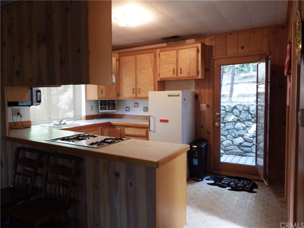 809 Arth Drive Crestline, CA 92325 - Photo 14 of 46