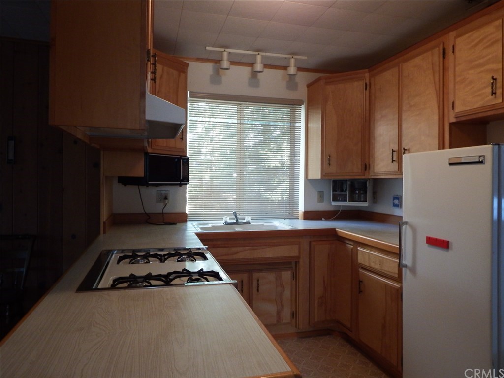 809 Arth Drive Crestline, CA 92325 - Photo 15 of 46