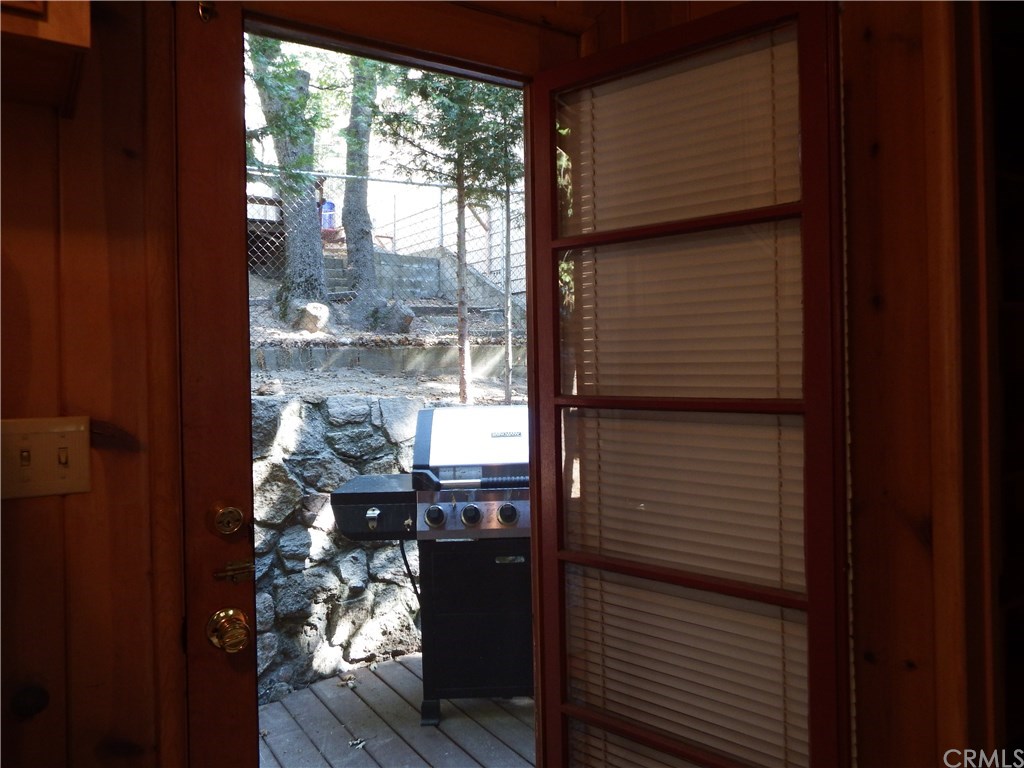 809 Arth Drive Crestline, CA 92325 - Photo 17 of 46