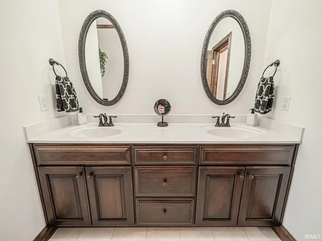 $374,900 | 7075 South 500th Street West, Owensville, IN 47665