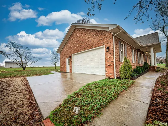 $374,900 | 7075 South 500th Street West, Owensville, IN 47665