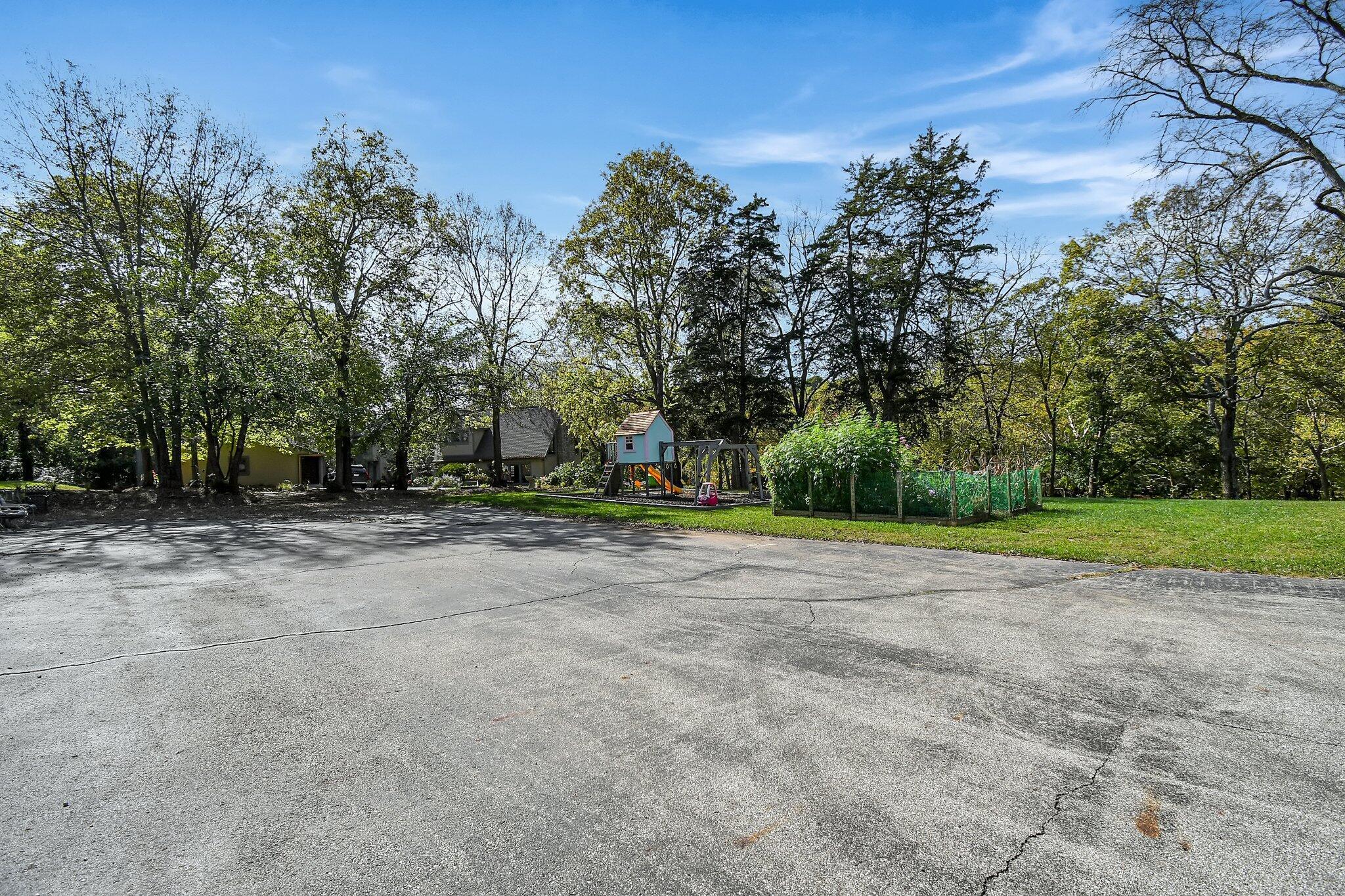 7845 Riverside Drive Dublin, OH 43016 - Photo 13 of 17 40-web-or-mls-7827-riverside-dr