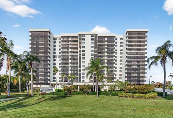 $800,000 | 3420 South Ocean Boulevard, Unit 5Z, Highland Beach, FL 33487