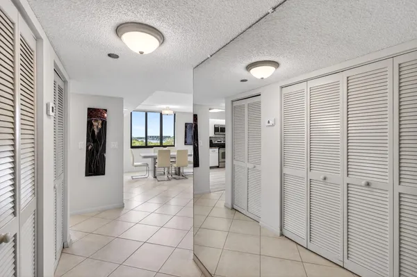$800,000 | 3420 South Ocean Boulevard, Unit 5Z, Highland Beach, FL 33487