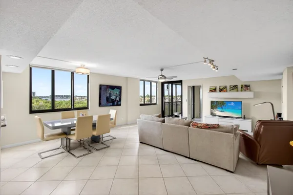 $800,000 | 3420 South Ocean Boulevard, Unit 5Z, Highland Beach, FL 33487
