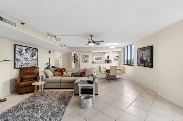 $800,000 | 3420 South Ocean Boulevard, Unit 5Z, Highland Beach, FL 33487