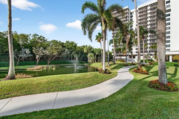 $800,000 | 3420 South Ocean Boulevard, Unit 5Z, Highland Beach, FL 33487