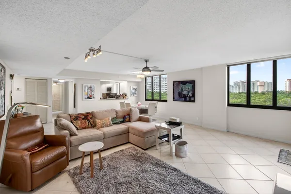 $800,000 | 3420 South Ocean Boulevard, Unit 5Z, Highland Beach, FL 33487