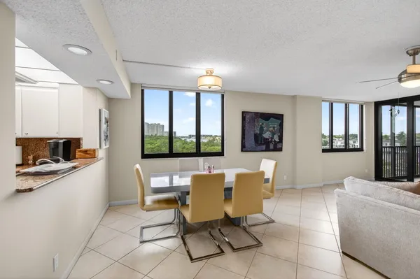 $800,000 | 3420 South Ocean Boulevard, Unit 5Z, Highland Beach, FL 33487