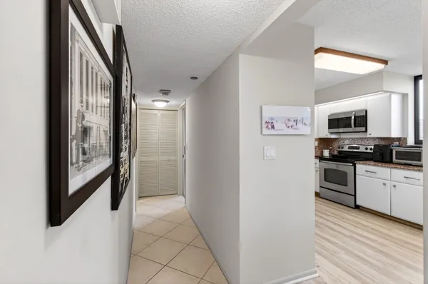 $800,000 | 3420 South Ocean Boulevard, Unit 5Z, Highland Beach, FL 33487