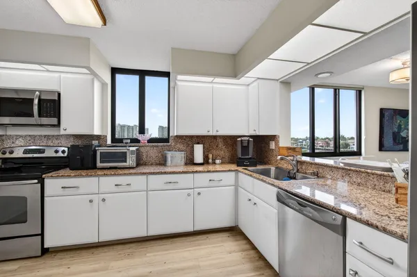 $800,000 | 3420 South Ocean Boulevard, Unit 5Z, Highland Beach, FL 33487